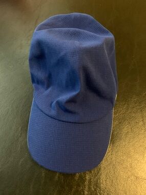 lululemon athletica deep blue performance cap, Sz L/XL, GUC